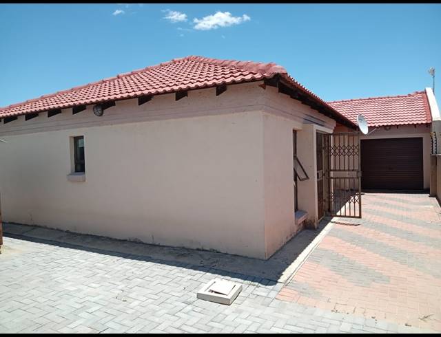3 BEDROOM HOUSE FOR SALE IN MAHLAKO-A-PHAHLA GARDENS